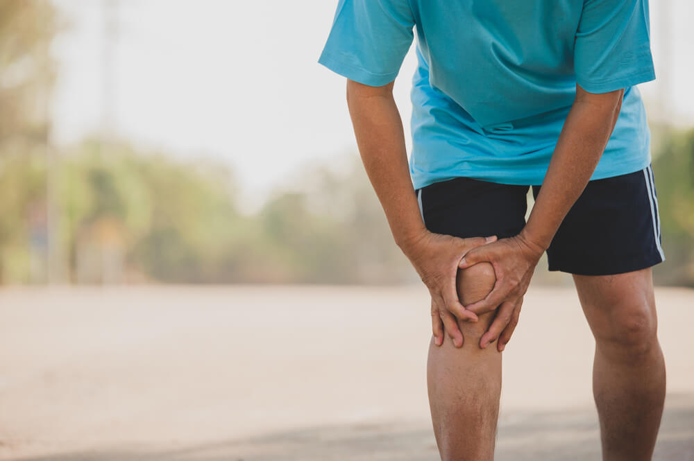 sharp pain in knee cap